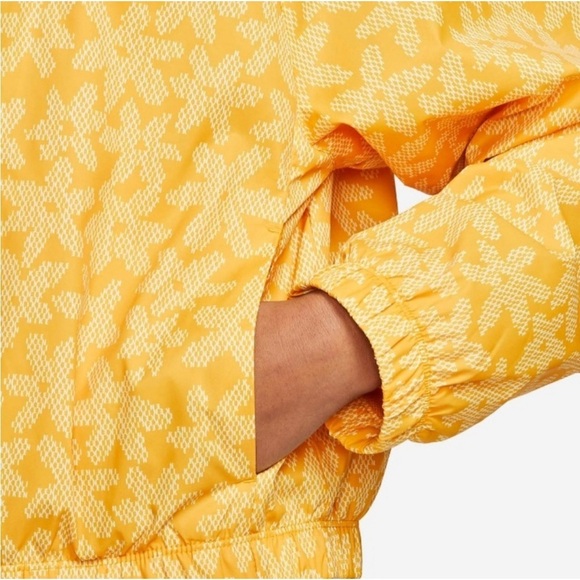 Women's Nike Sportswear AOP Woven Jacket Yellow Daisy Size Small - Picture 3 of 16